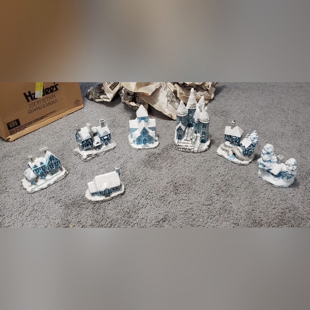 Byron Molds Vintage 1986 Hand Painted Ceramic Building Decorative Set